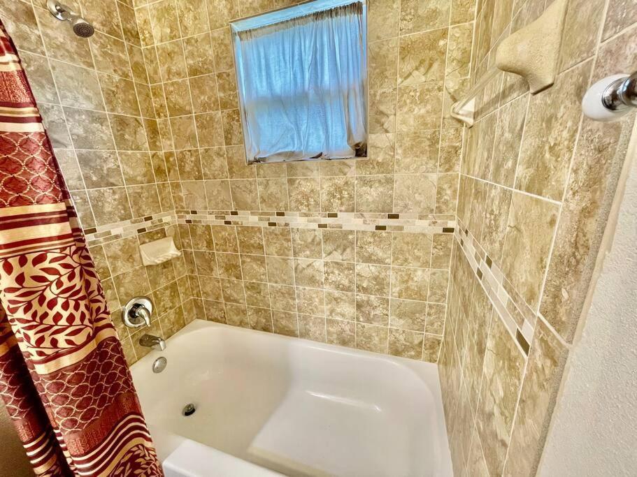 Cozy Modest Home Near Universal Studios/Volcanobay ออร์ลันโด ภายนอก รูปภาพ